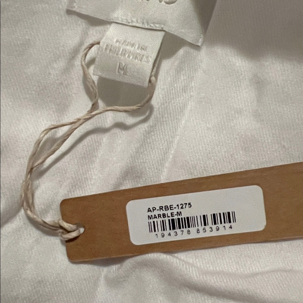 SKIMS Hotel Marble White Robe - Picture 5 of 5